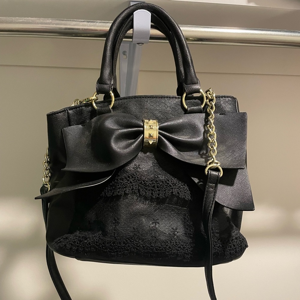 Betsy Johnson purse, Bow